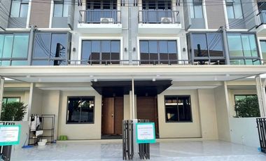 For rent 6 bed townhouse in Lat Phrao, Bangkok