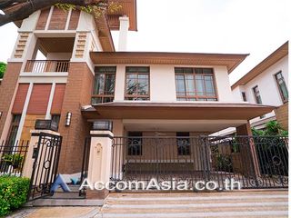 For rent 4 bed house in Khlong Toei, Bangkok