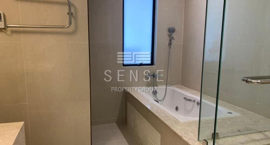 For rent 3 bedrooms condo in Khlong Toei, Bangkok