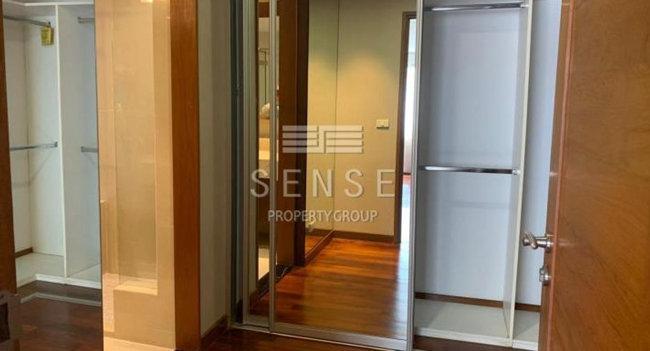 For rent 3 bedrooms condo in Khlong Toei, Bangkok