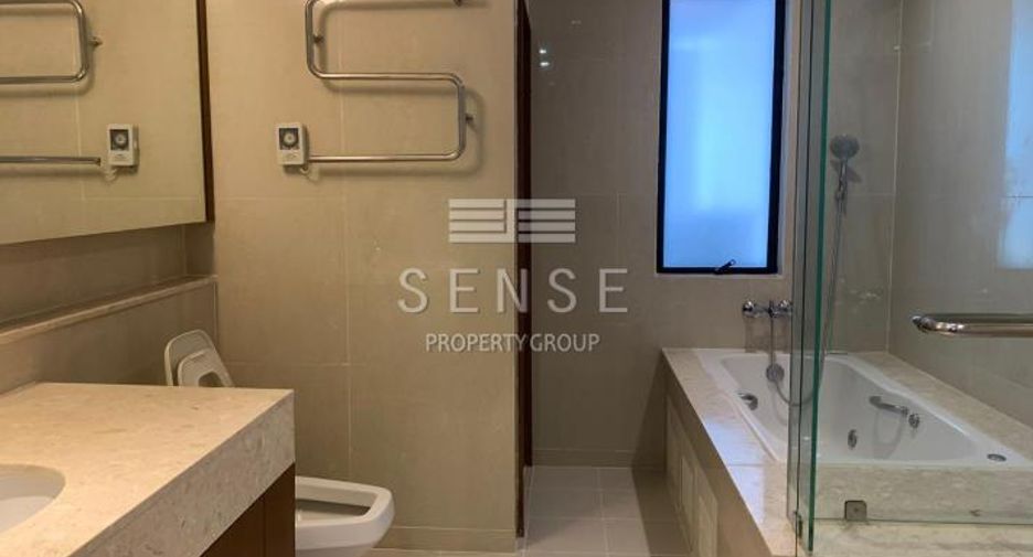 For rent 3 bedrooms condo in Khlong Toei, Bangkok