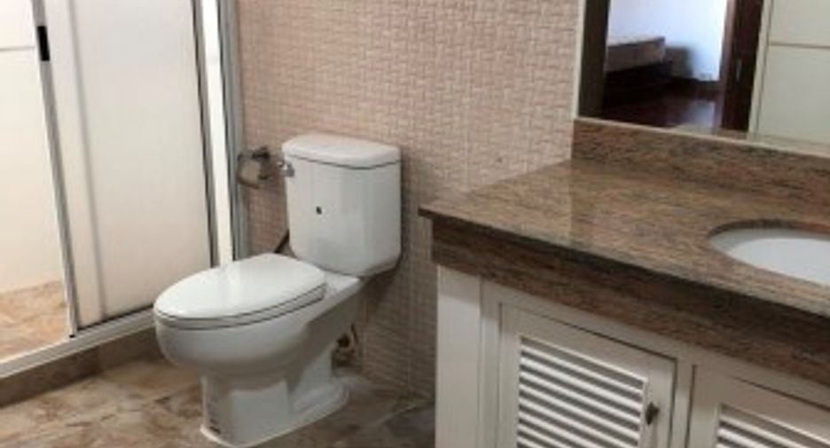 For rent 4 bedrooms condo in Khlong Toei, Bangkok