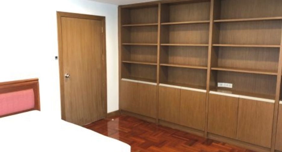 For rent 4 bedrooms condo in Khlong Toei, Bangkok