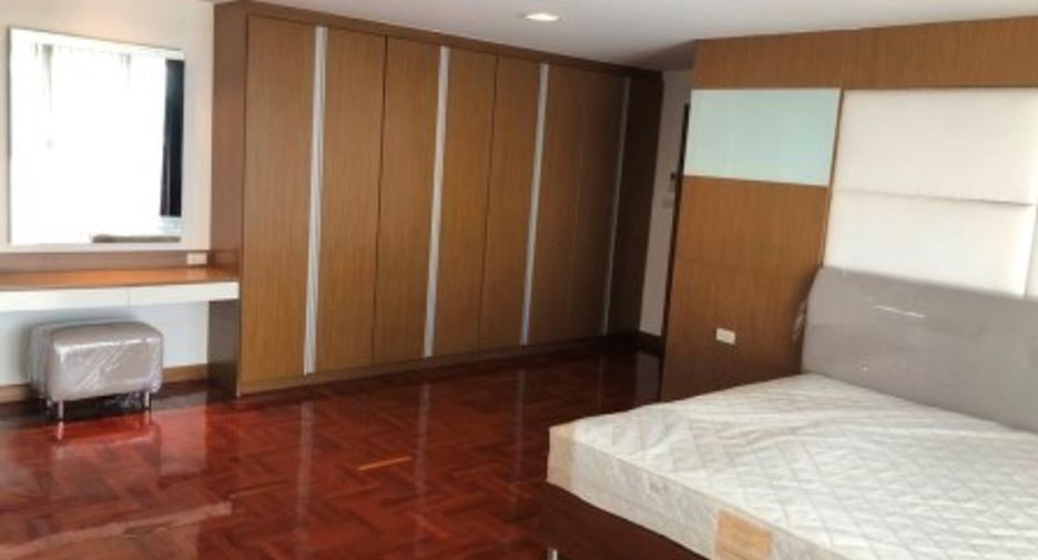 For rent 4 bedrooms condo in Khlong Toei, Bangkok