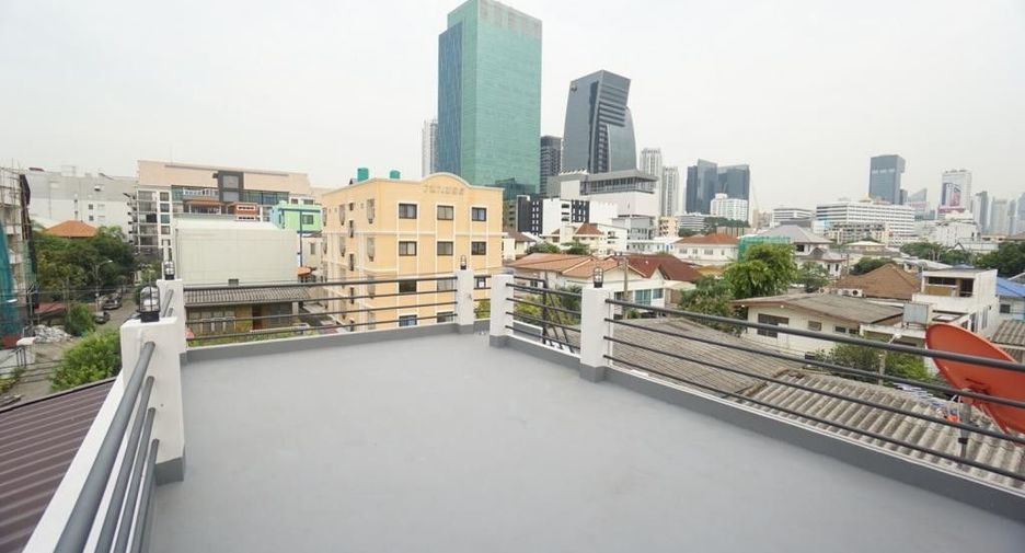 For rent 4 Beds townhouse in Din Daeng, Bangkok
