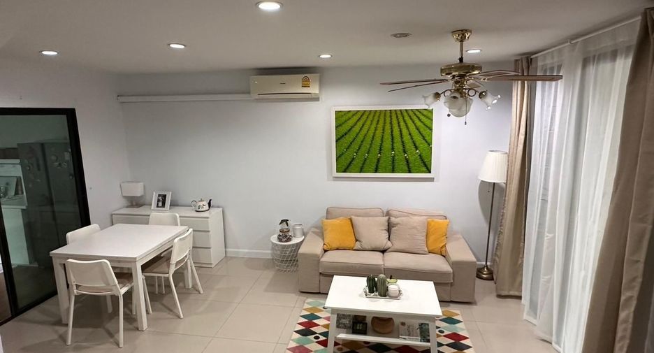 For rent 3 Beds townhouse in Lat Phrao, Bangkok