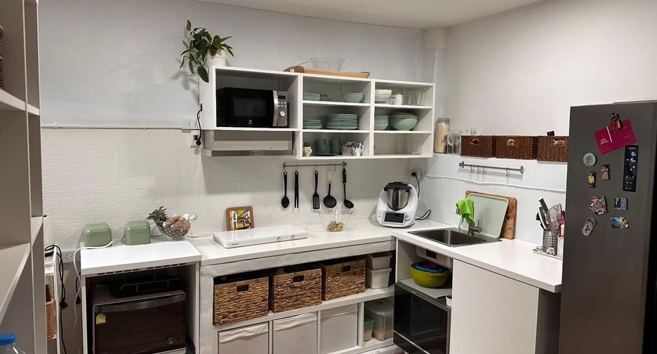 For rent 3 Beds townhouse in Lat Phrao, Bangkok