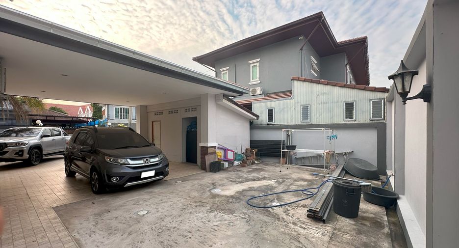For sale 4 bed house in Bang Lamung, Chonburi