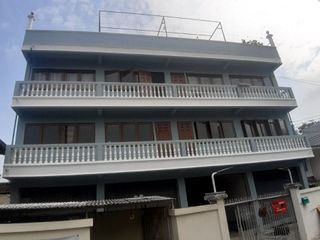 For sale 7 Beds house in Phra Khanong, Bangkok