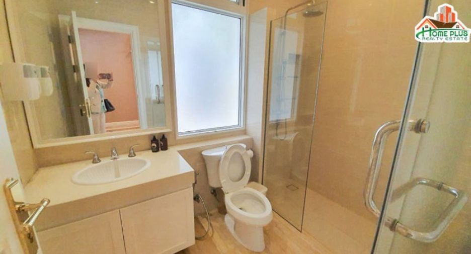 Haus zum Kauf mit 6 Zimmer in Lat Phrao, Bangkok