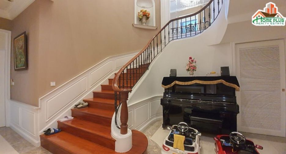 Haus zum Kauf mit 6 Zimmer in Lat Phrao, Bangkok