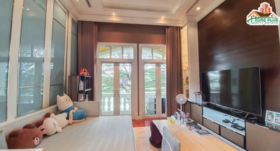 Haus zum Kauf mit 6 Zimmer in Lat Phrao, Bangkok