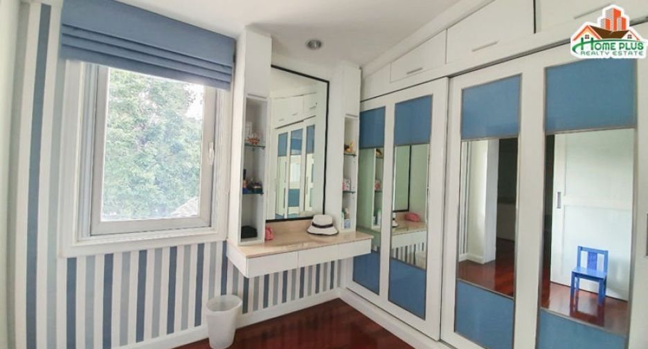 Haus zum Kauf mit 6 Zimmer in Lat Phrao, Bangkok