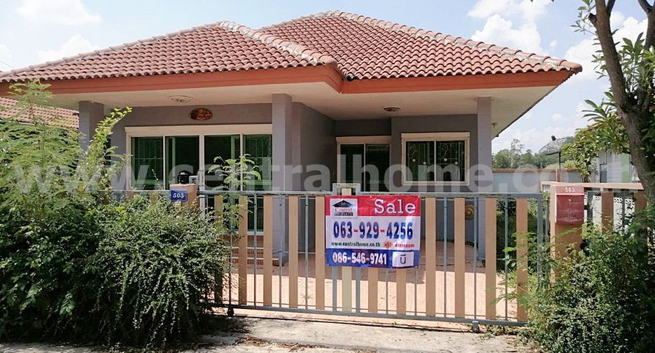 For sale 3 bed townhouse in Mueang Chai Nat, Chainat