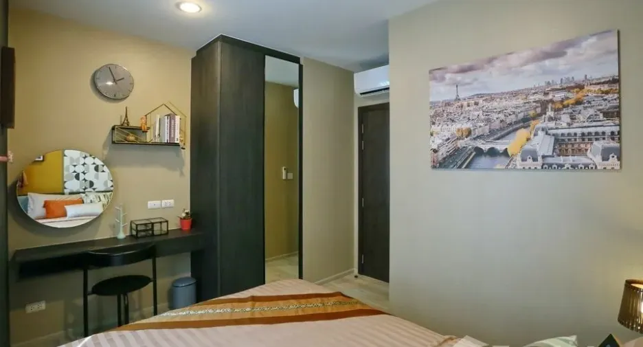 For rent 2 bed condo in Huai Khwang, Bangkok