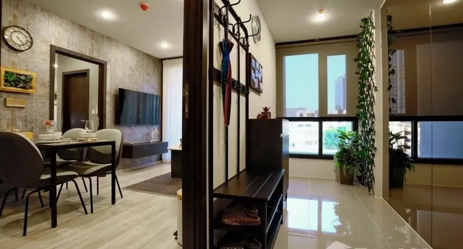 For rent 2 bed condo in Huai Khwang, Bangkok