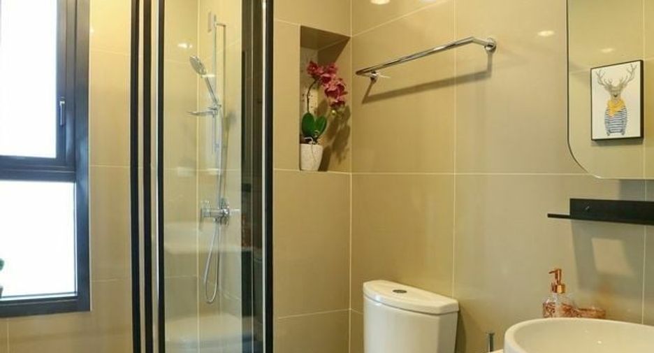 For rent 2 bed condo in Huai Khwang, Bangkok