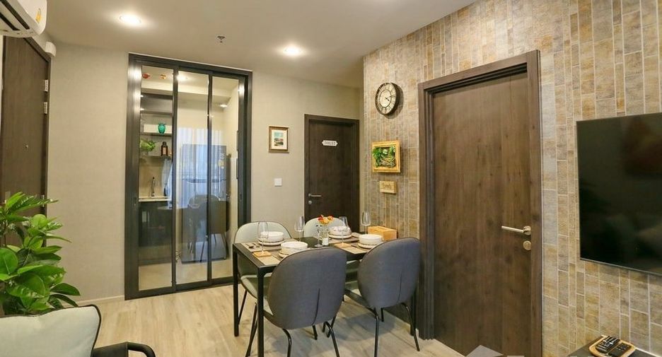 For rent 2 bed condo in Huai Khwang, Bangkok