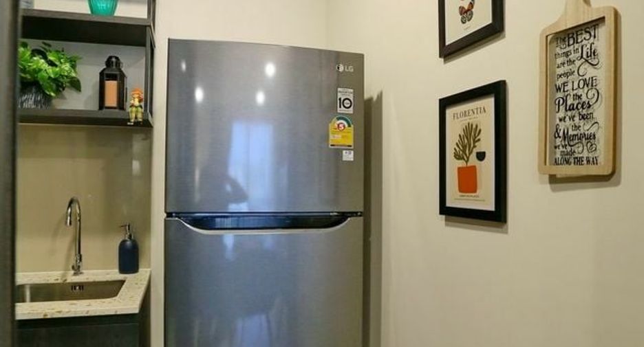 For rent 2 bed condo in Huai Khwang, Bangkok