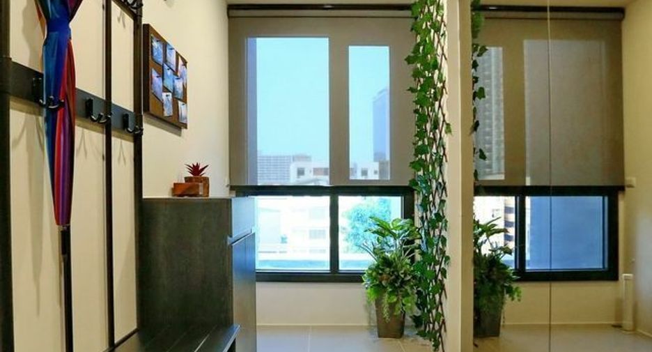 For rent 2 bed condo in Huai Khwang, Bangkok
