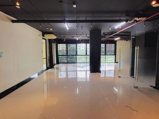 For rent 1 bed office in Khlong Toei, Bangkok