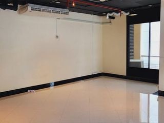 For rent 1 bed office in Khlong Toei, Bangkok