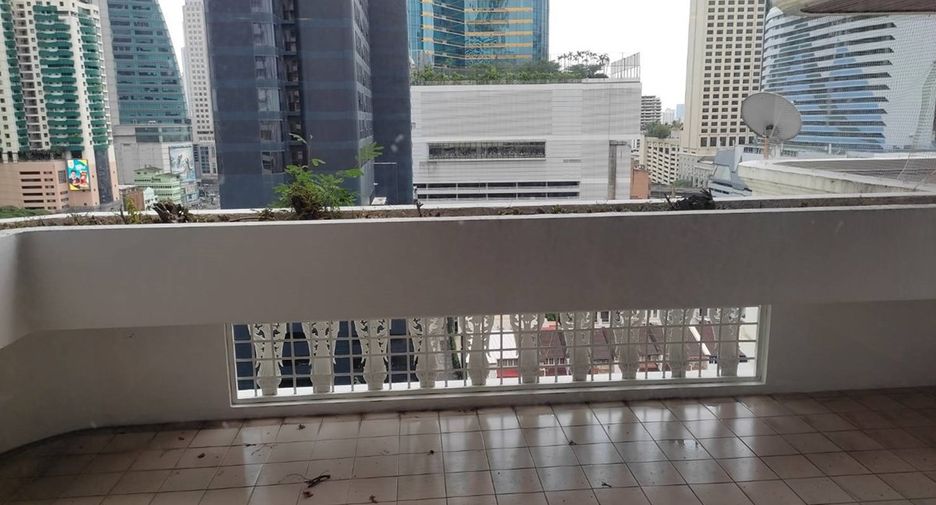 For rent 3 bedrooms condo in Khlong Toei, Bangkok
