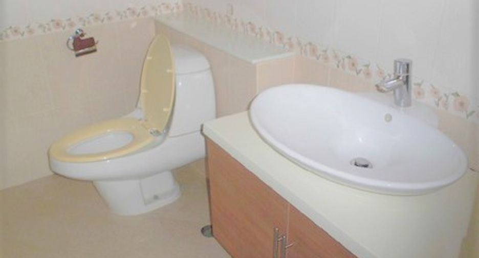 For sale 5 bedrooms house in Bang Phli, Samut Prakan