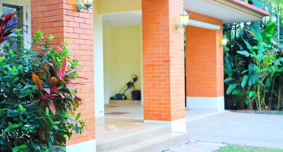 For sale 3 bedrooms house in Taling Chan, Bangkok