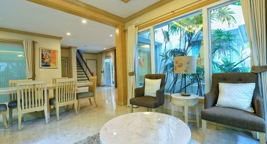 For sale 3 bedrooms house in Taling Chan, Bangkok
