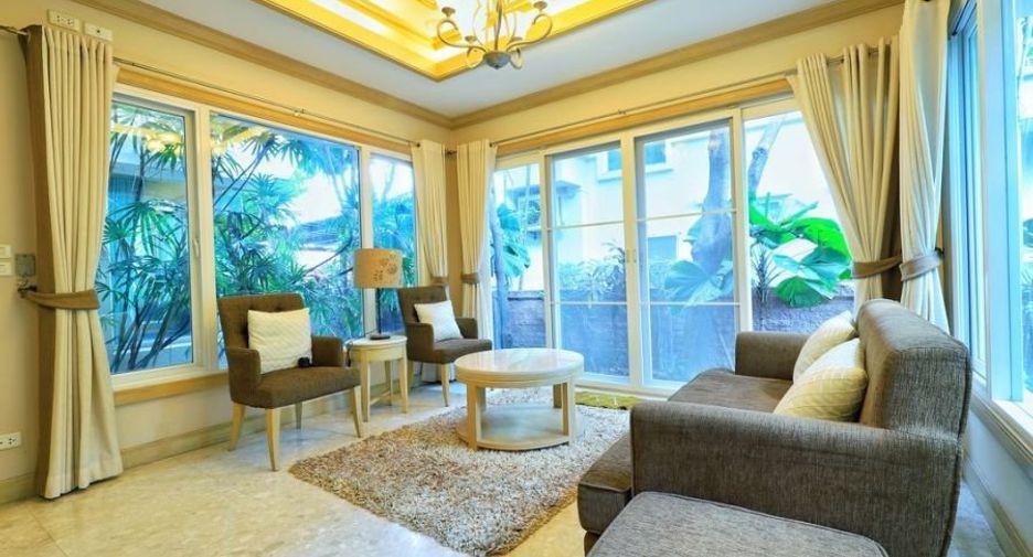 For sale 3 bedrooms house in Taling Chan, Bangkok