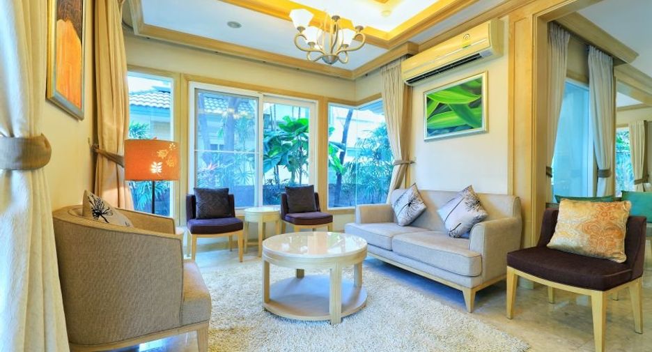 For sale 3 bedrooms house in Taling Chan, Bangkok
