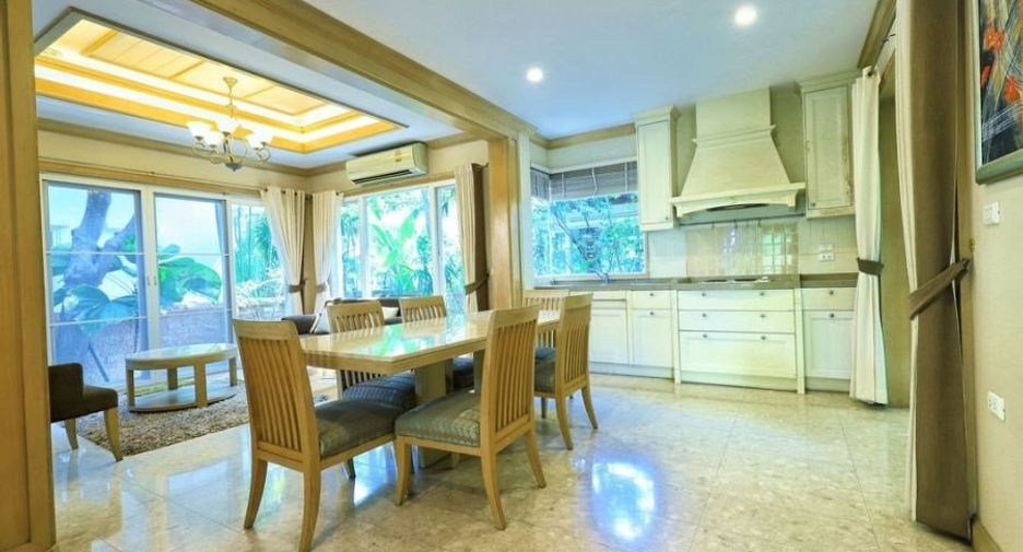 For sale 3 bedrooms house in Taling Chan, Bangkok