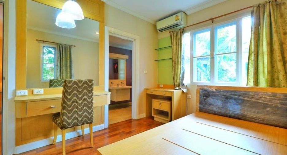For sale 3 bedrooms house in Taling Chan, Bangkok