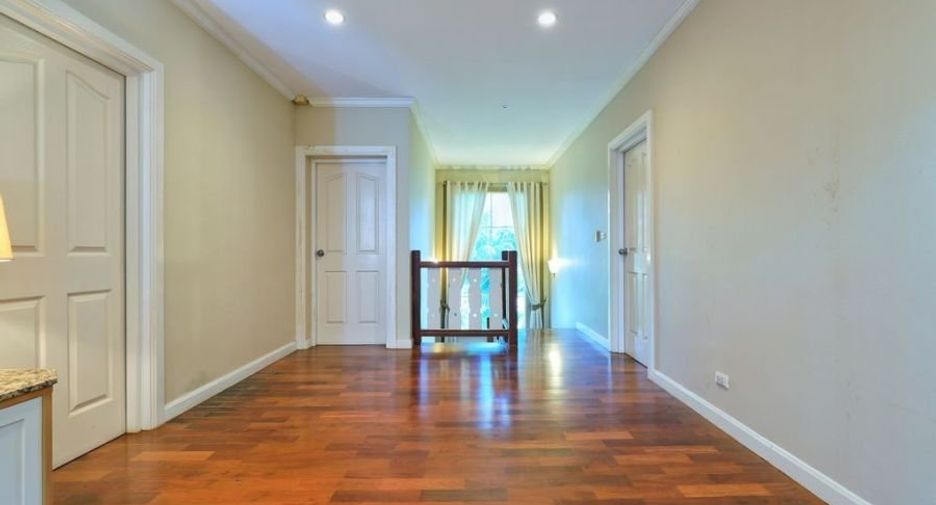 For sale 3 bedrooms house in Taling Chan, Bangkok