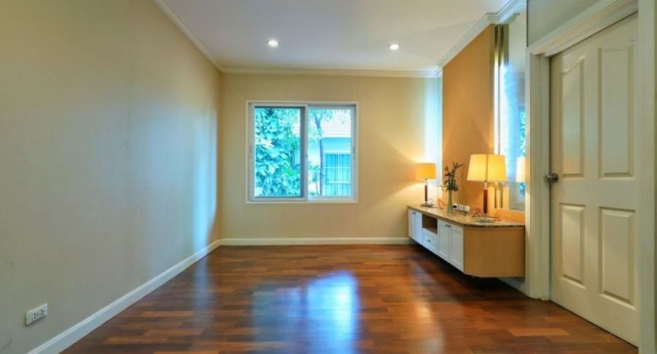 For sale 3 bedrooms house in Taling Chan, Bangkok