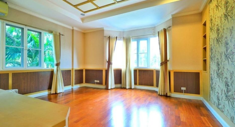 For sale 3 bedrooms house in Taling Chan, Bangkok