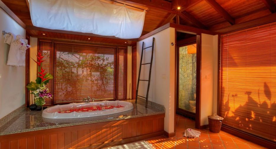For rent and for sale 4 bedrooms villa in Thalang, Phuket