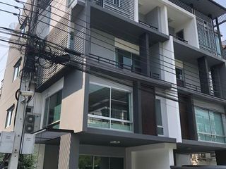 For rent 4 bed office in Wang Thonglang, Bangkok
