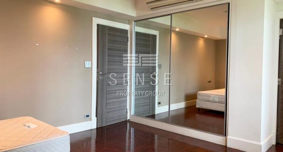 Condo en alquiler de 4 habitaciones en Watthana, Bangkok