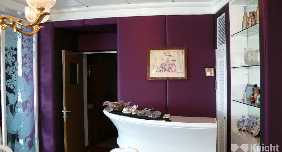 For sale 3 ベッドルーム condo in Sathon, Bangkok