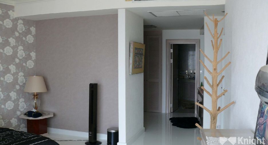 For sale 3 ベッドルーム condo in Sathon, Bangkok