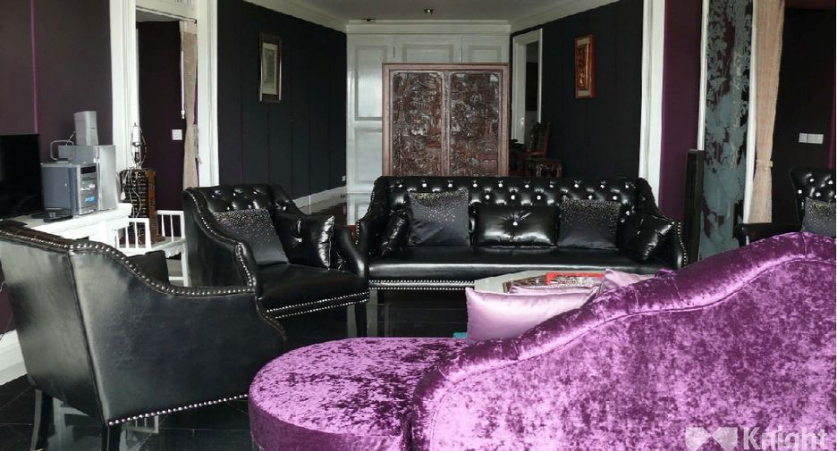 For sale 3 ベッドルーム condo in Sathon, Bangkok