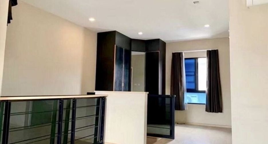 Casa adosada en venta de 3 habitaciones en Phra Nakhon, Bangkok