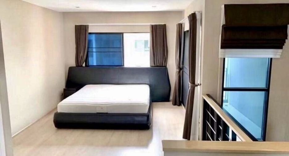 Casa adosada en venta de 3 habitaciones en Phra Nakhon, Bangkok