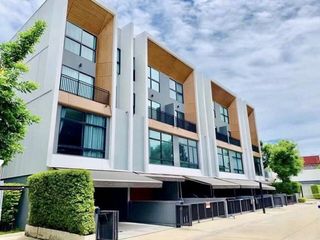 Casa adosada en venta de 3 habitaciones en Phra Nakhon, Bangkok