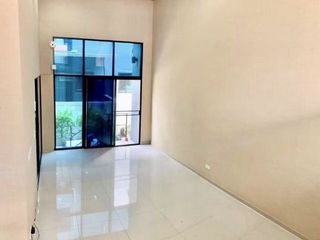 Casa adosada en venta de 3 habitaciones en Phra Nakhon, Bangkok