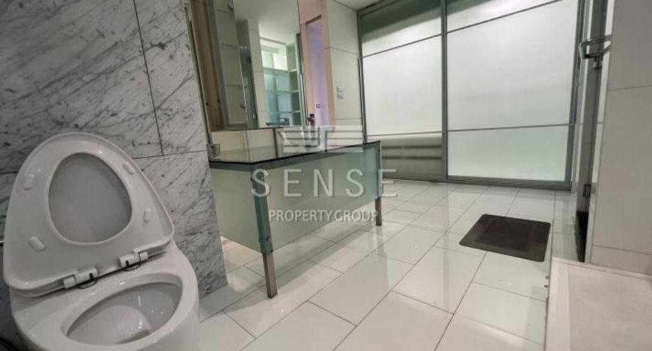 Condo en alquiler de 3 habitaciones en Pathum Wan, Bangkok