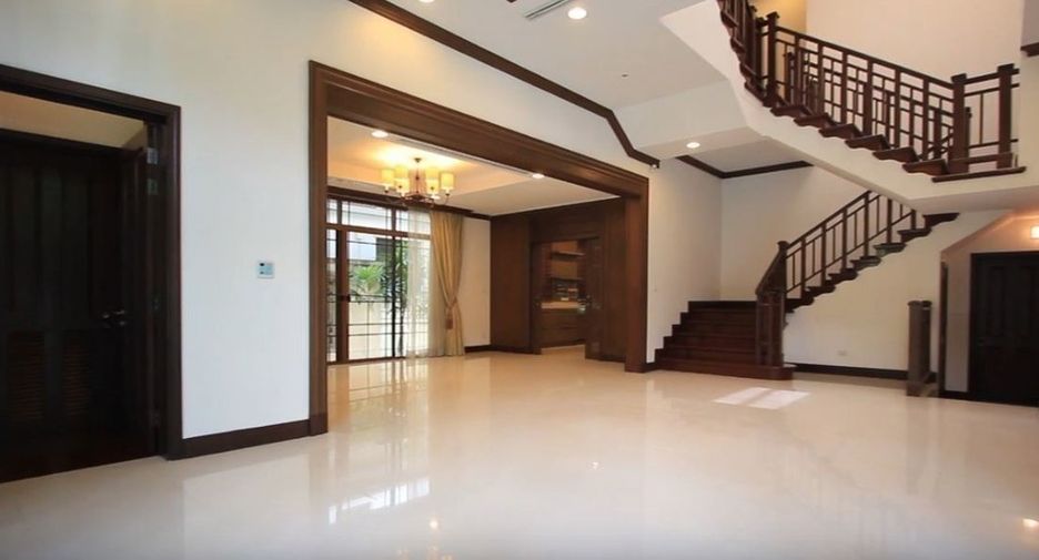 For rent 4 bedrooms house in Sathon, Bangkok