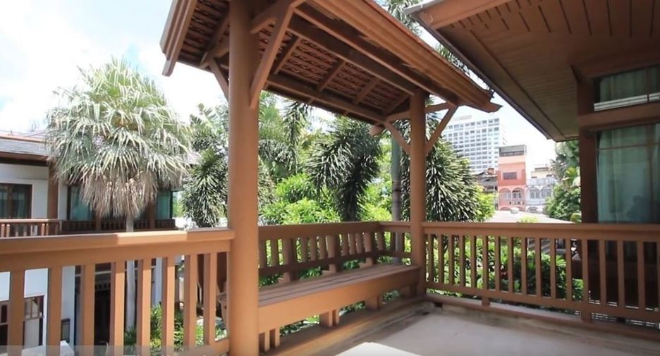 For rent 4 bedrooms house in Sathon, Bangkok